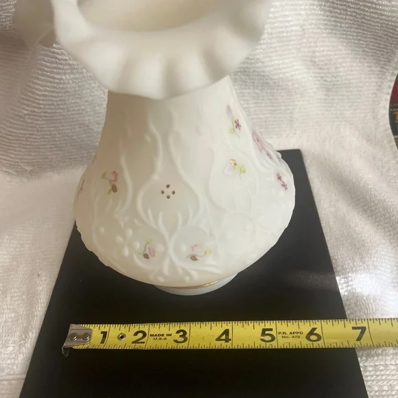 Fenton Satin Custard Ruffled Crimped Edge Vase Pink Flowers signed D Wright - Picture 9 of 9